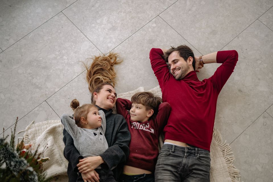 Familie zu Hause in Burgkunstadt, die von der GKV-Reform und möglichen Beitragsänderungen ab 2028 betroffen sein könnte